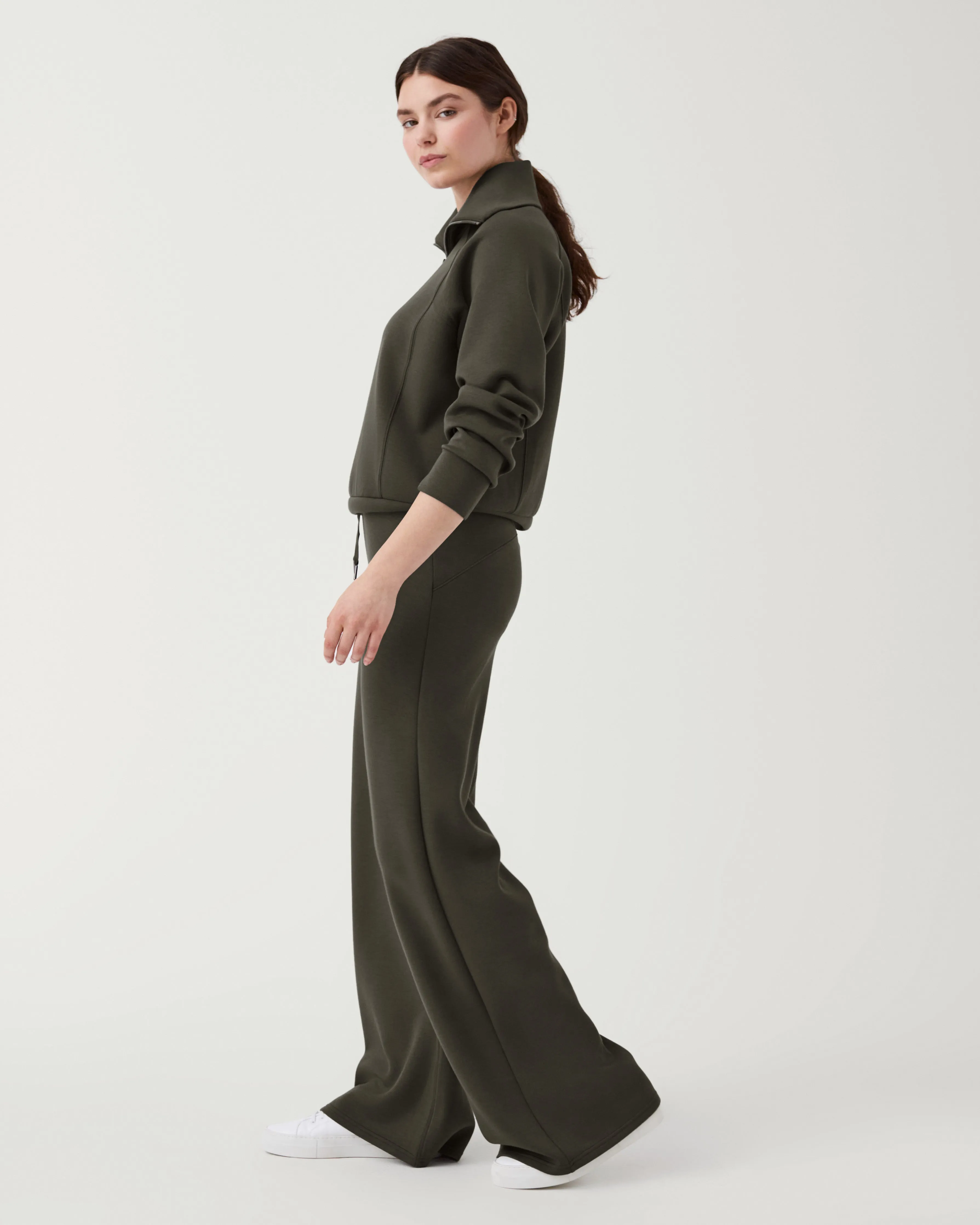 AirEssentials Wide Leg Pant