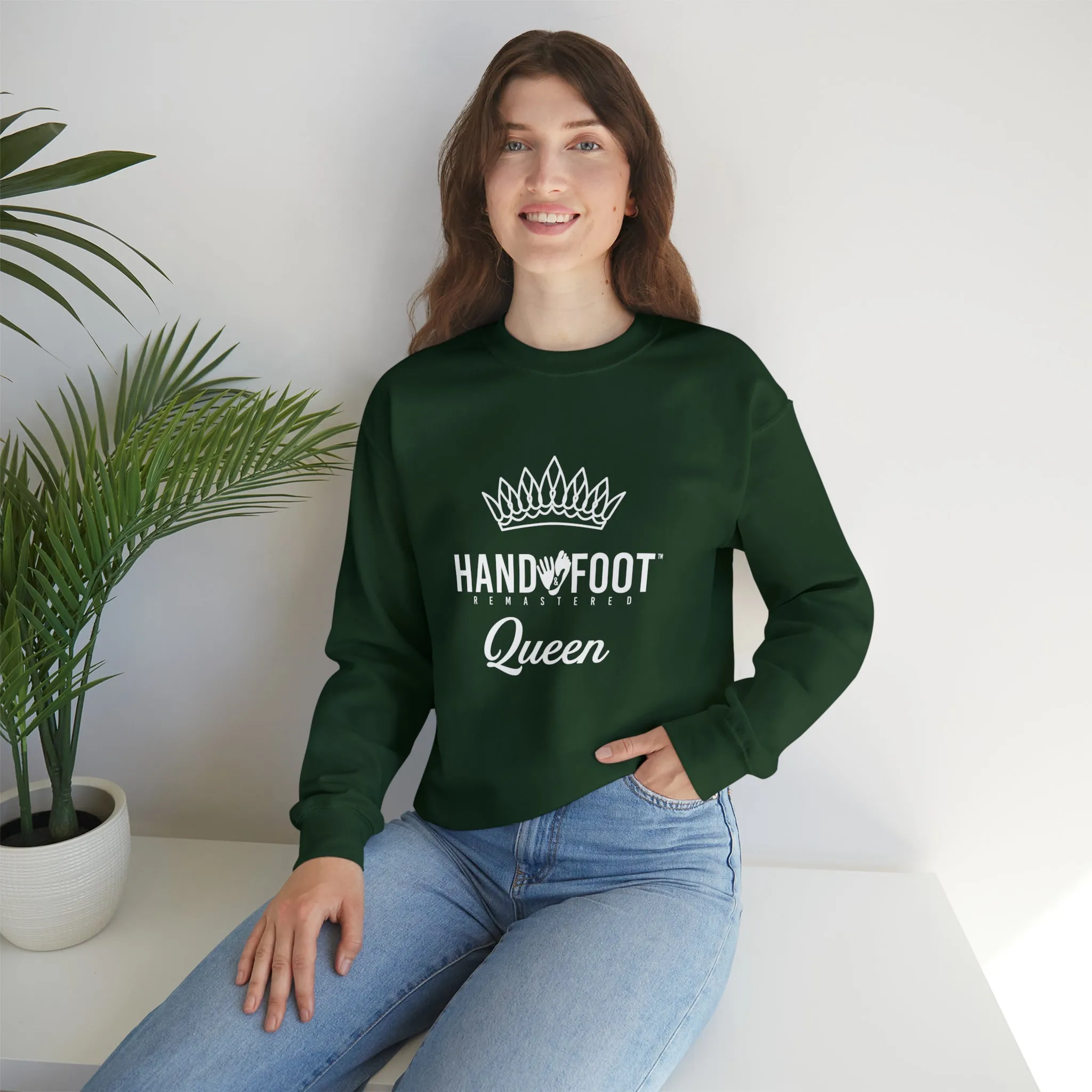 Hand & Foot Queen Unisex Heavy Blend™ Crewneck Sweatshirt