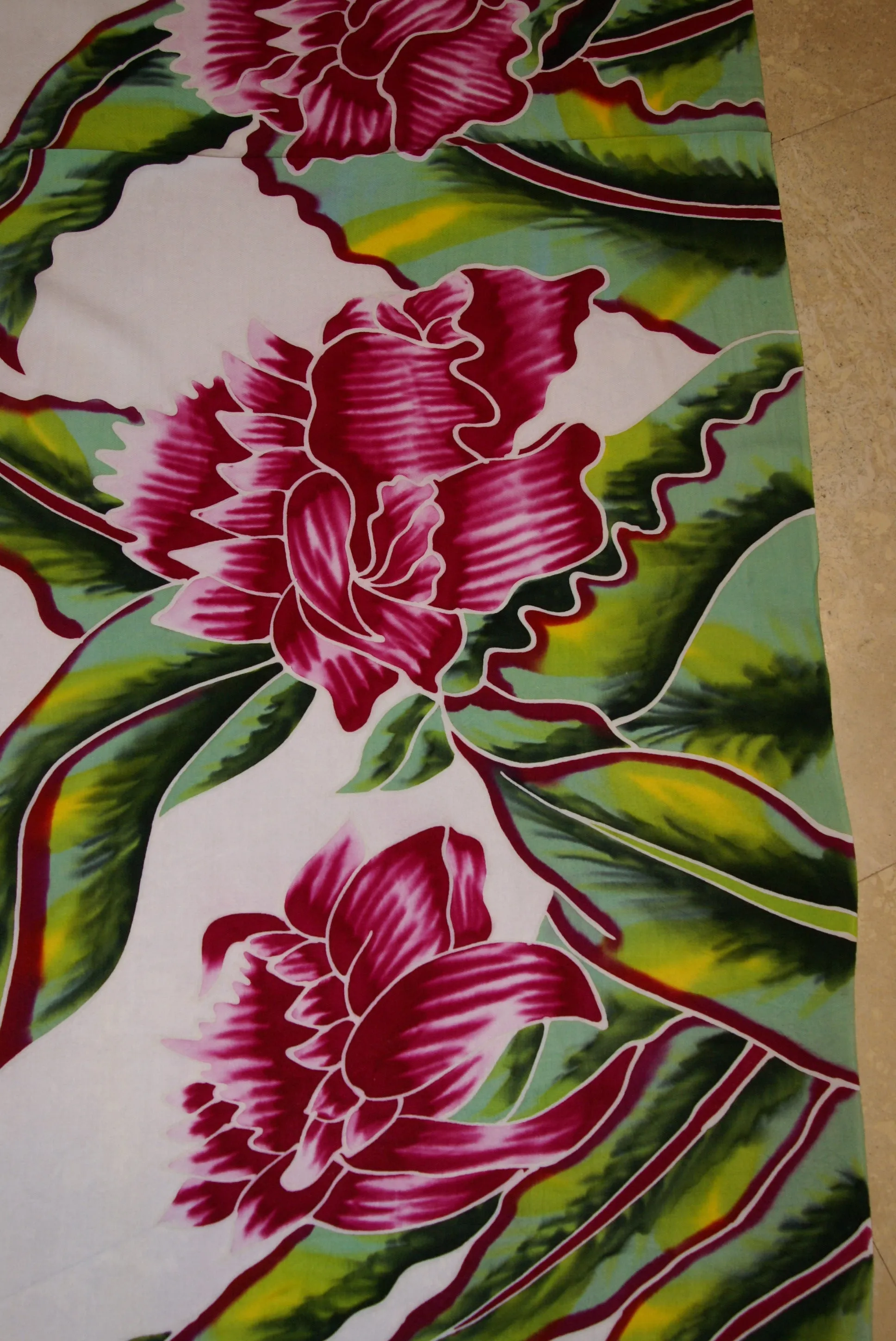 HIGH QUALITY HAND PAINTED TEXTILE FABRIC HALF SARONG OR BEACH SKIRT SIGNED BY THE ARTIST: DETAILED MOTIFS OF BLOOMING DOUBLE HIBISCUS, RICH COLORS 74" x 23" (no SC9)