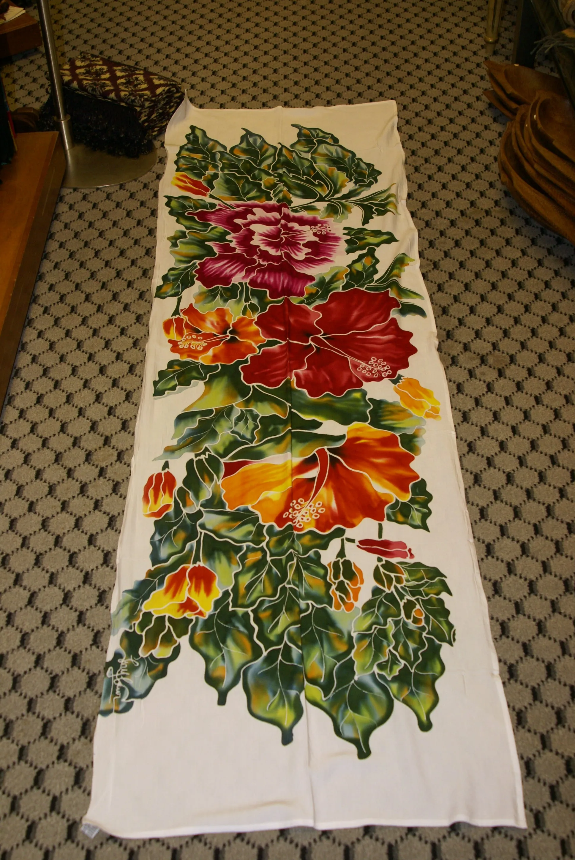 HIGH QUALITY HAND PAINTED TEXTILE FABRIC HALF SARONG OR BEACH SKIRT, SUMMER TABLE RUNNER, SIGNED BY THE ARTIST: DETAILED MOTIFS OF BLOOMING HIBISCUS ON WHITE BACKGROUND, RICH COLORS 74" x 23" (no SC14)