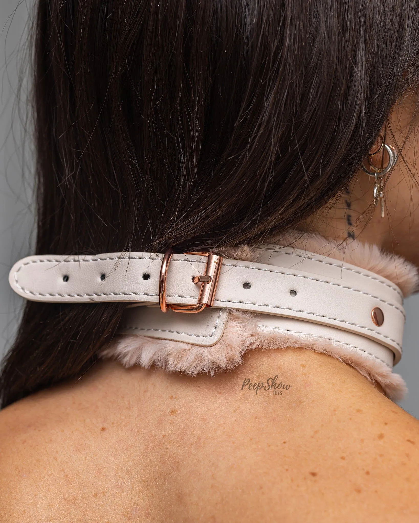 Peaches n Creame Fur Collar with Leash