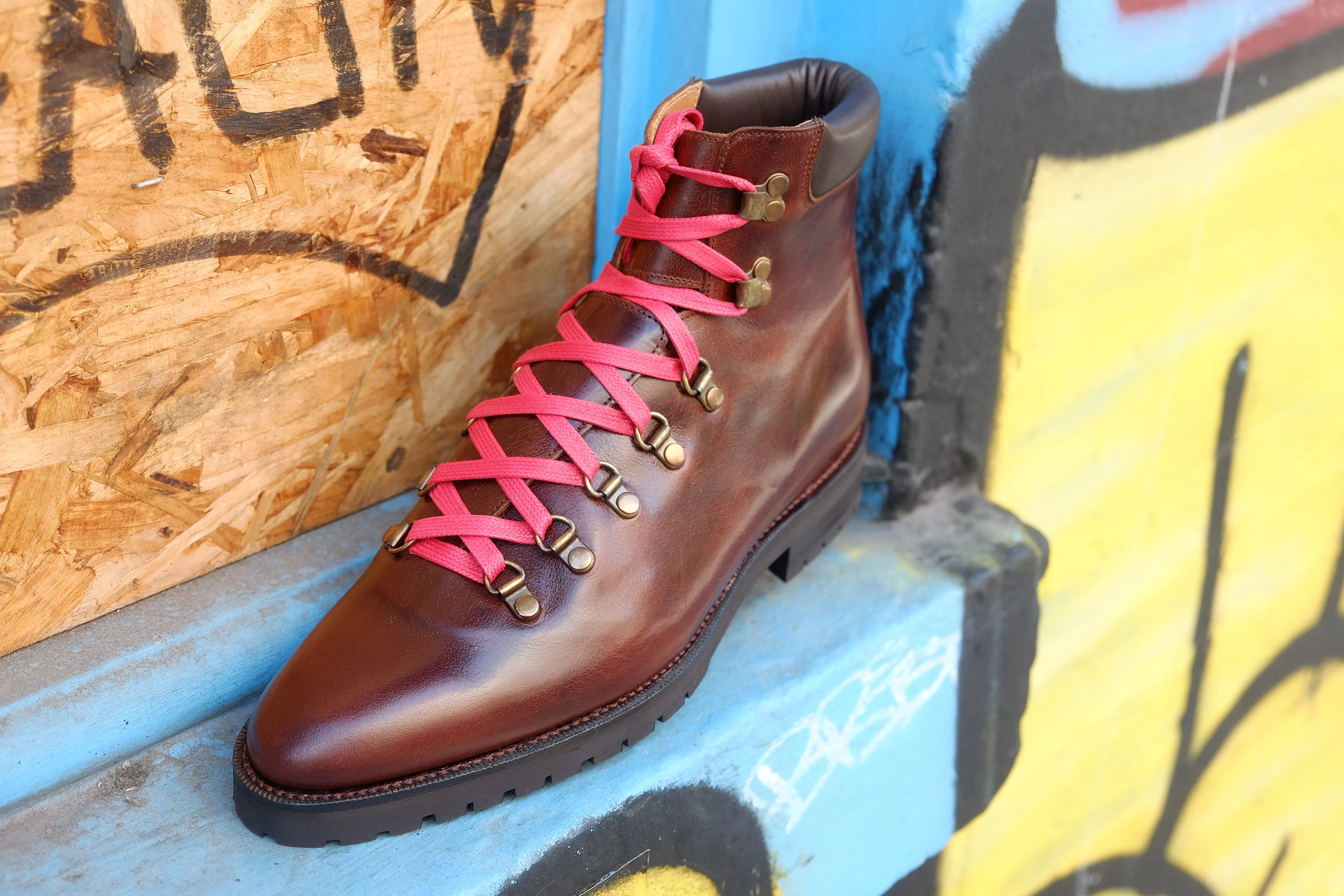 Snoqualmie - Rugged Brown Commando