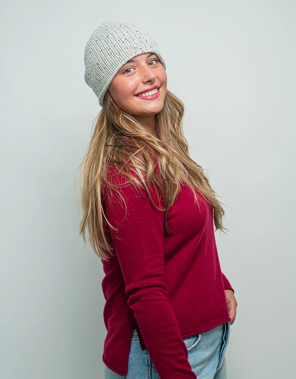 The Short Tube Cashmere Beanie in Silver Dot